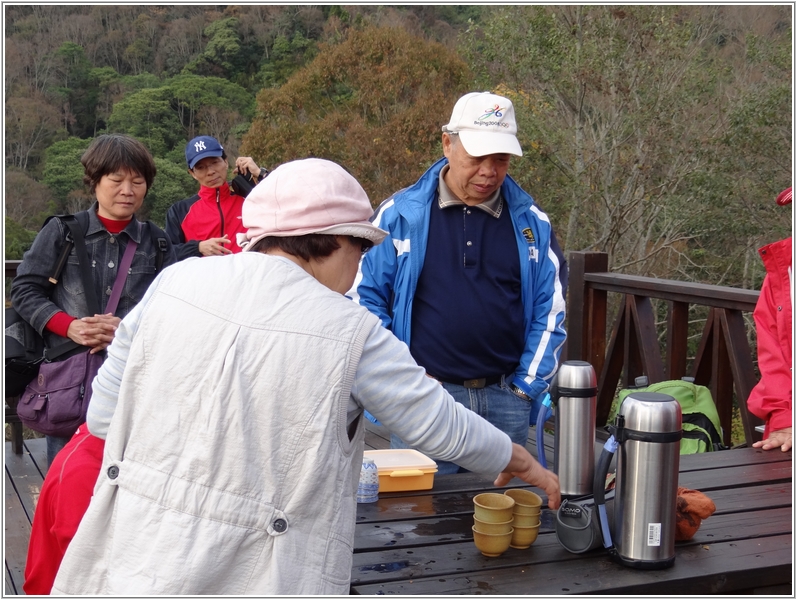 2012-02-06 16-58-23松林觀景台泡茶.JPG